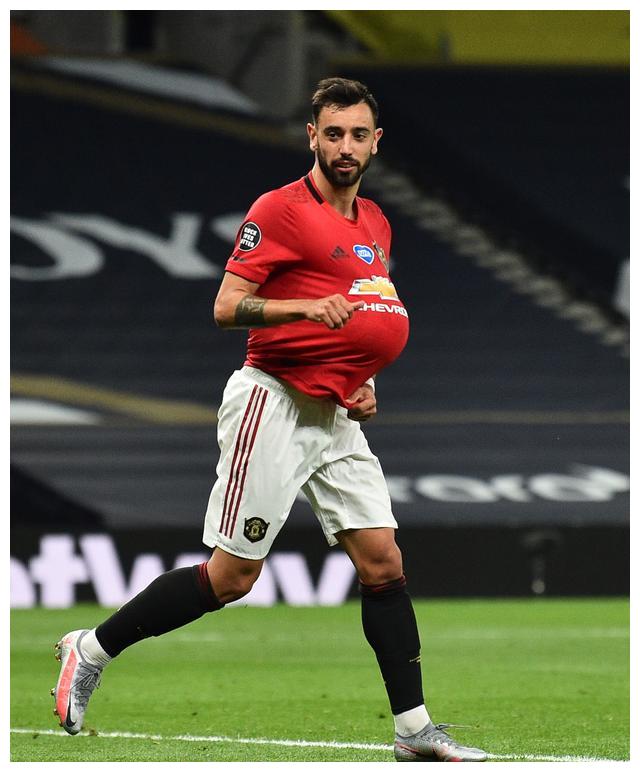 瓦伦西亚遭遇伤病潮,球队状况严峻需快速调整 瓦伦西亚遭遇伤病潮,球队状况严峻需快速调整