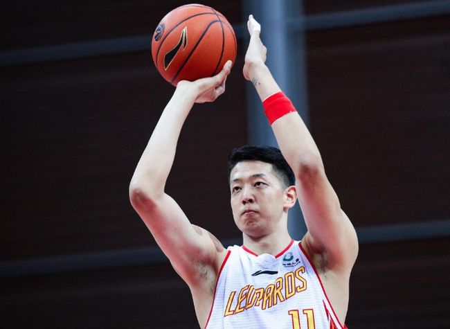 湖北队战术调整有效,祭出反击战术 湖北队战术调整有效,祭出反击战术