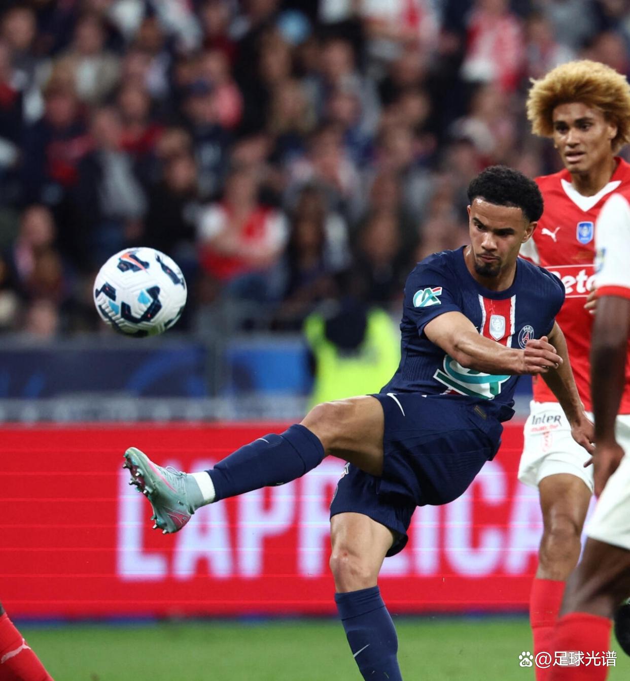 关于巴黎圣日耳曼力压里尔,继续保持领先优势的信息 关于巴黎圣日耳曼力压里尔,继续保持领先优势的信息