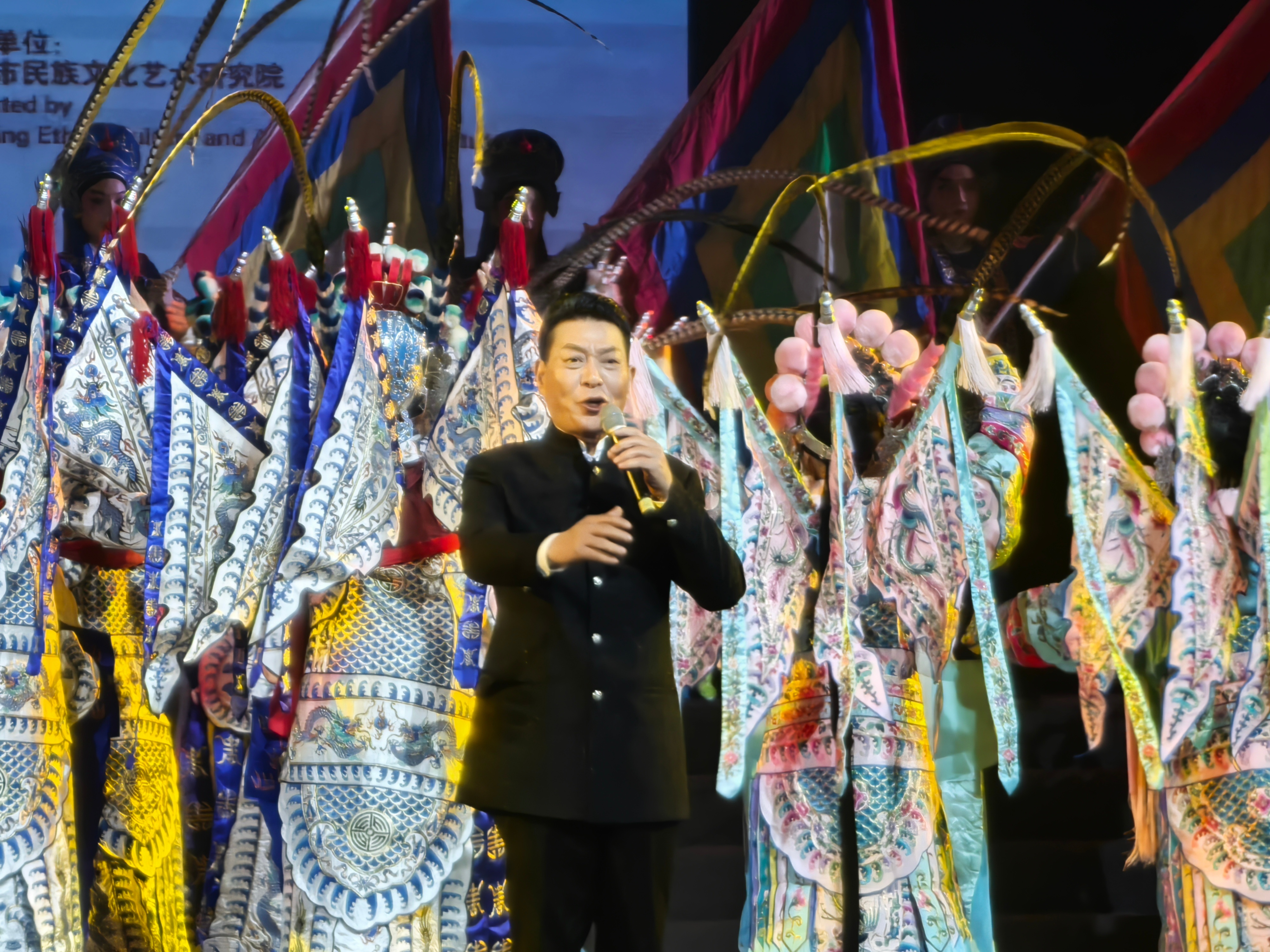 比赛精彩抢眼，观众掌声不断喝彩连连