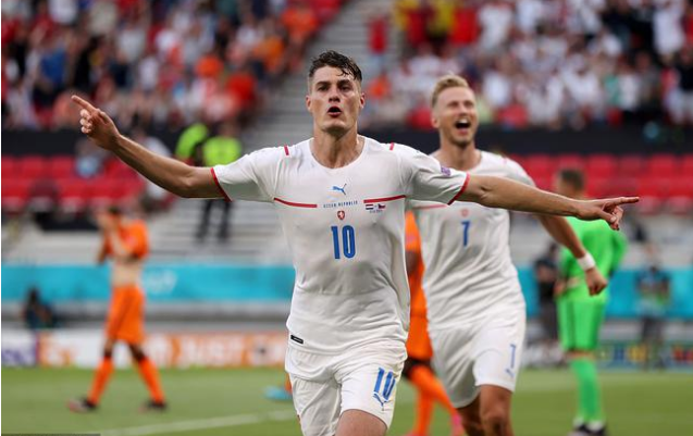 荷兰对阵捷克，决定晋级命运