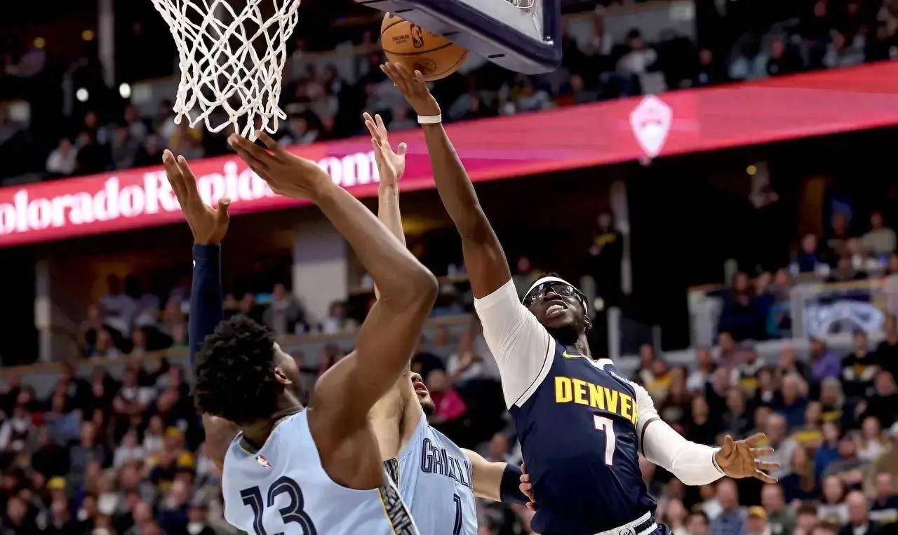 快船战胜山猫，继续领跑西部的简单介绍