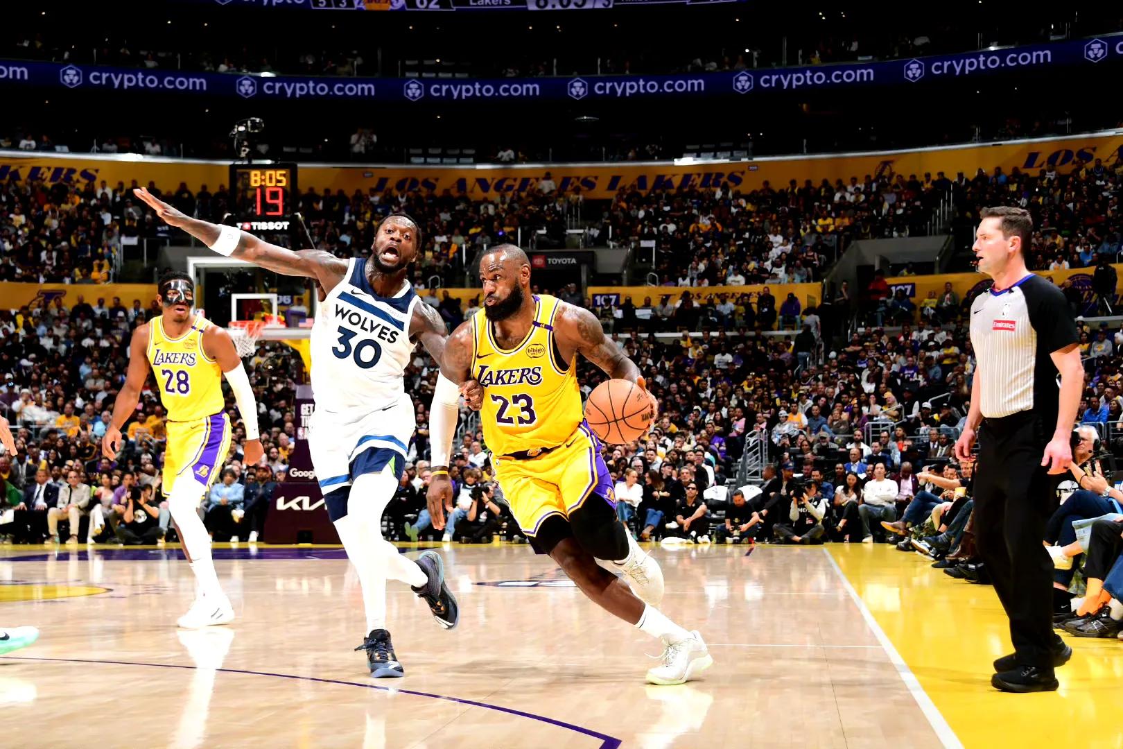 湖人继续连胜,主场击败 湖人继续连胜,主场击败