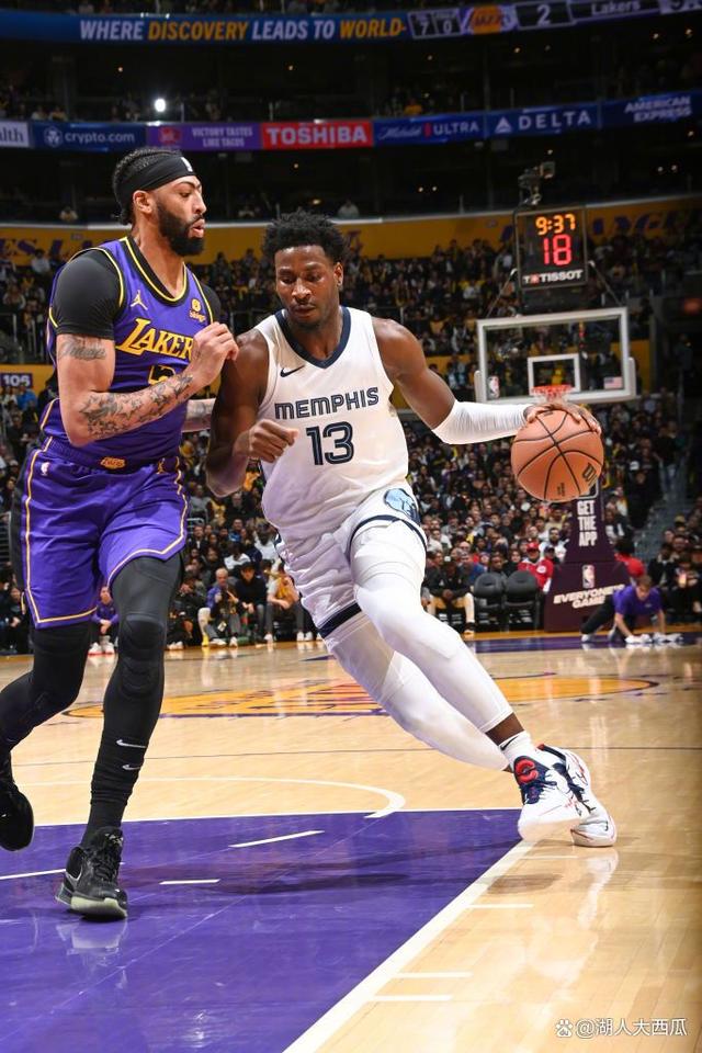 湖人遭活塞逆转,四连败 湖人遭活塞逆转,四连败