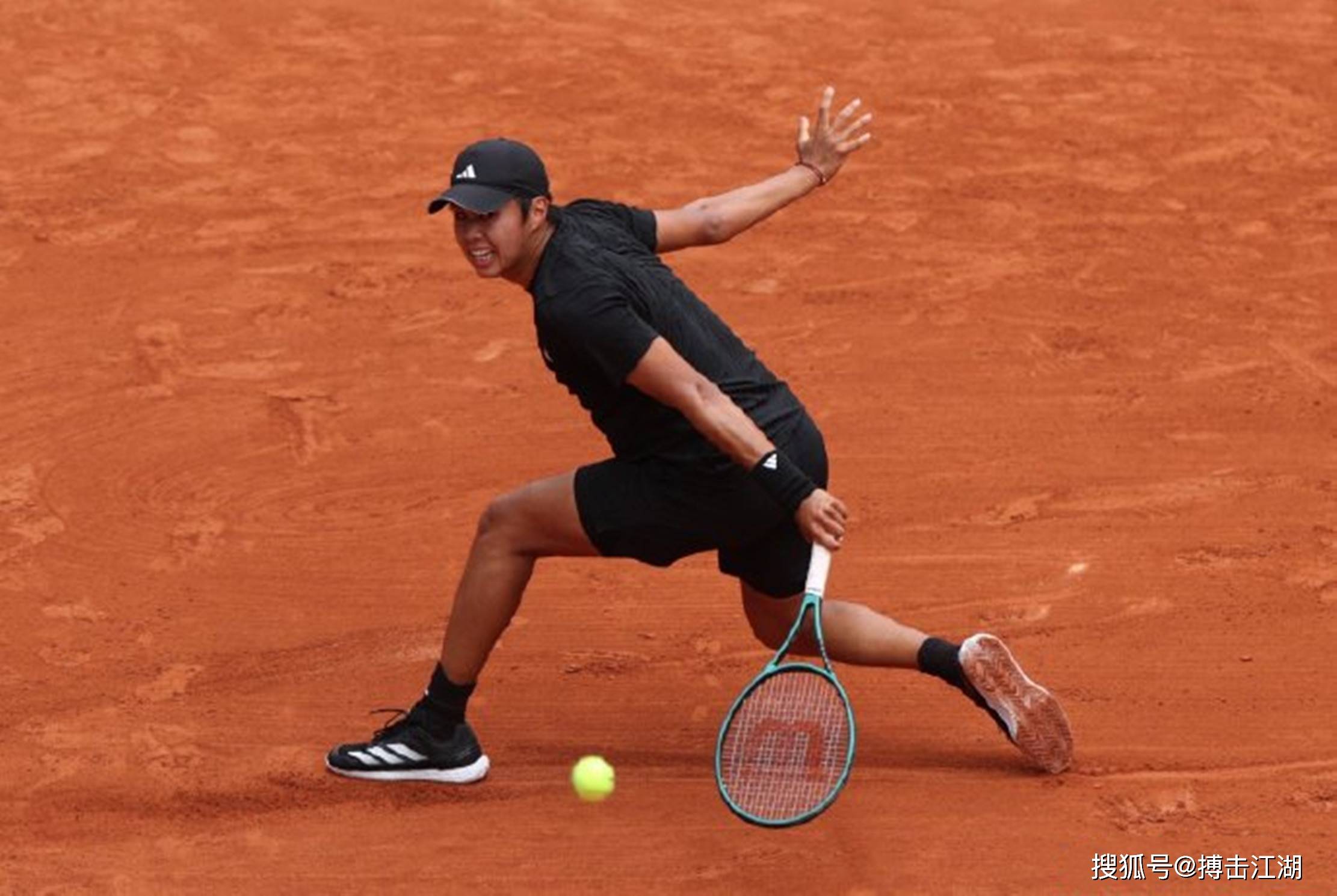 年终总决赛碾压法网，兹维列夫扛起全队的简单介绍