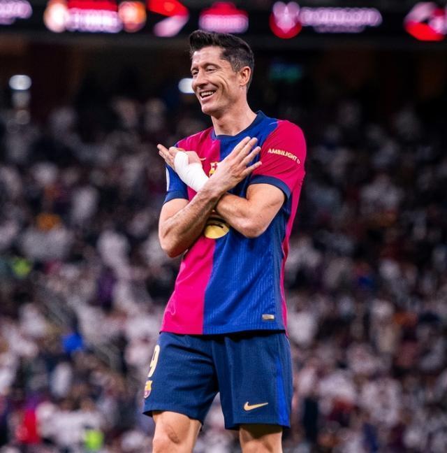 包含巴西鏖战法国，莱万统治全场的词条